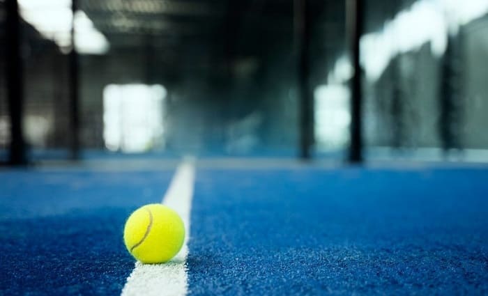 diferencias entre las pelotas de pádel y las de tenis