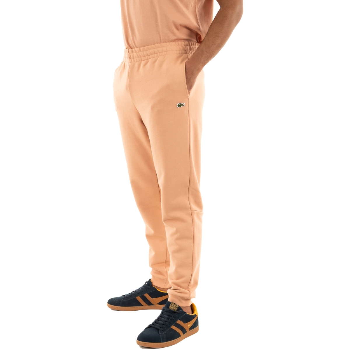 PANTALÓN LACOSTE DEPORTIVO DE ALGODÓN Y CORTE ESTRECHO SALMÓN - Imagen 2